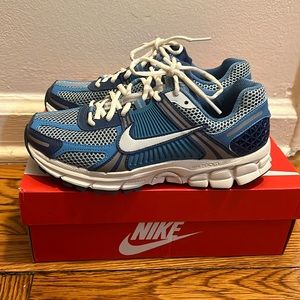 Nike Zoom Vomero 5 | Men’s 5/Womens 6.5